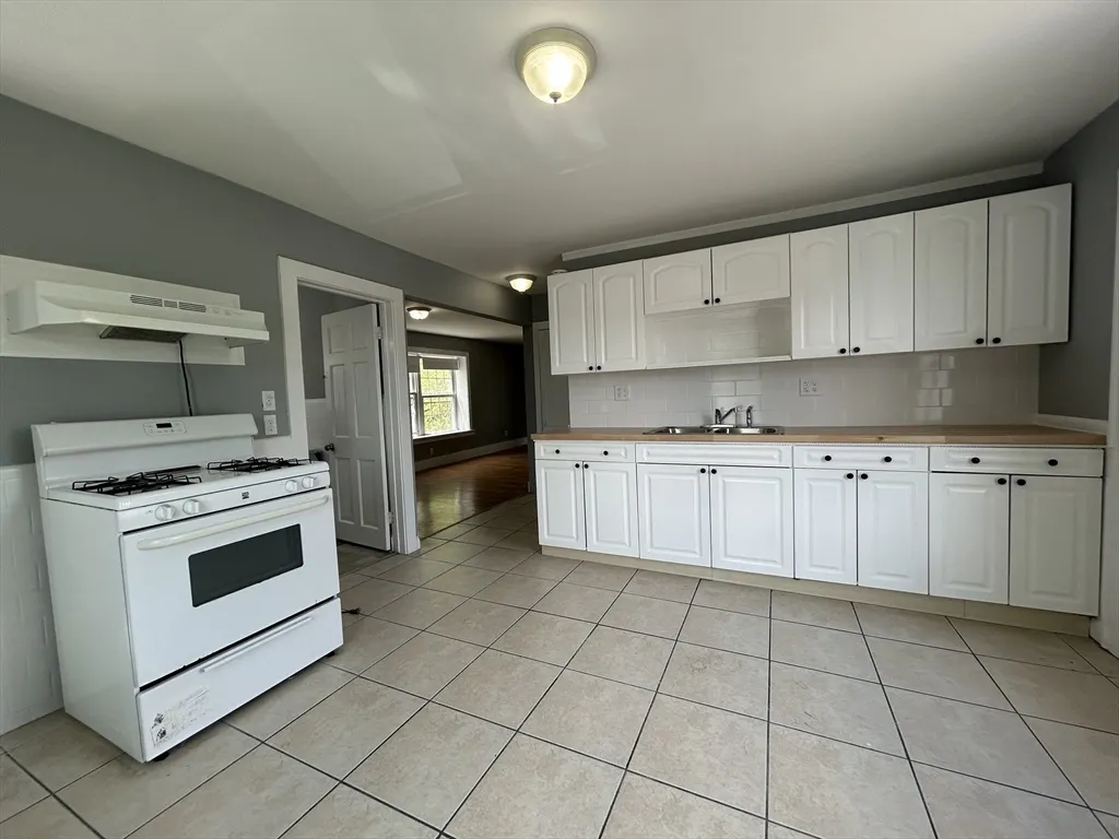 3 bed, 1 bath apartment for rent at 121 Boston Unit 2, Glenwood — photo 2 of 13
