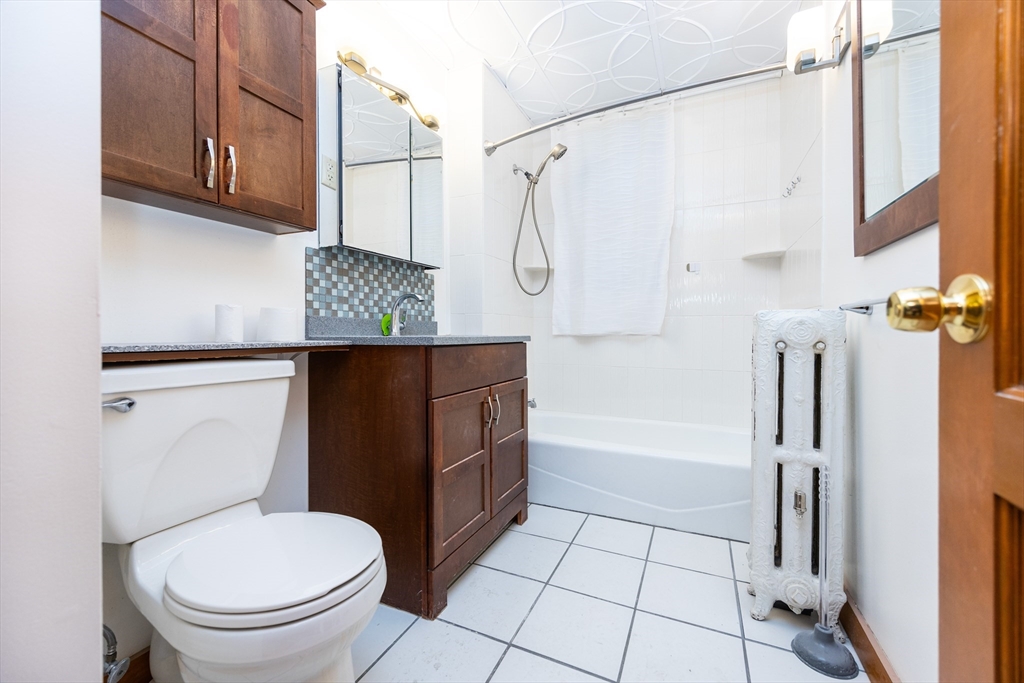 3 bed, 1 bath apartment for rent at 121 Browne St Unit 2, North Brookline — photo 5 of 19
