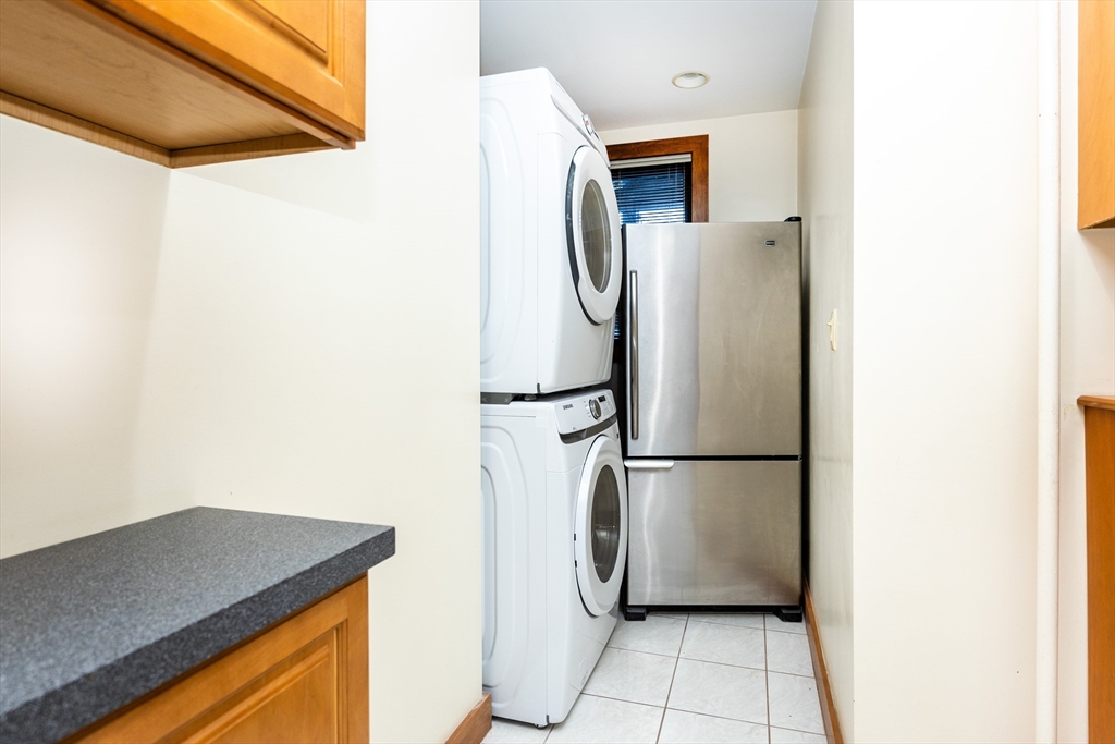 3 bed, 1 bath apartment for rent at 121 Browne St Unit 2, North Brookline — photo 4 of 19