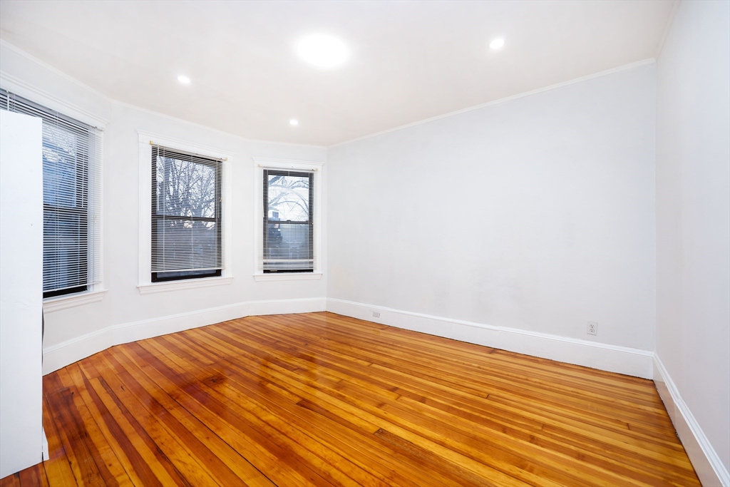 3 bed, 1 bath apartment for rent at 121 Browne St Unit 3, North Brookline — photo 9 of 23