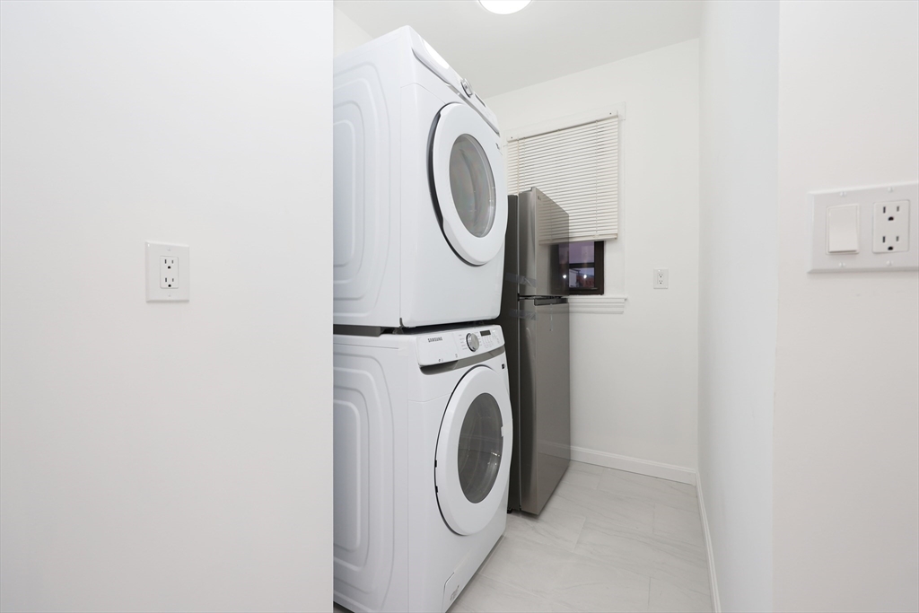 3 bed, 1 bath apartment for rent at 121 Browne St Unit 3, North Brookline — photo 5 of 23