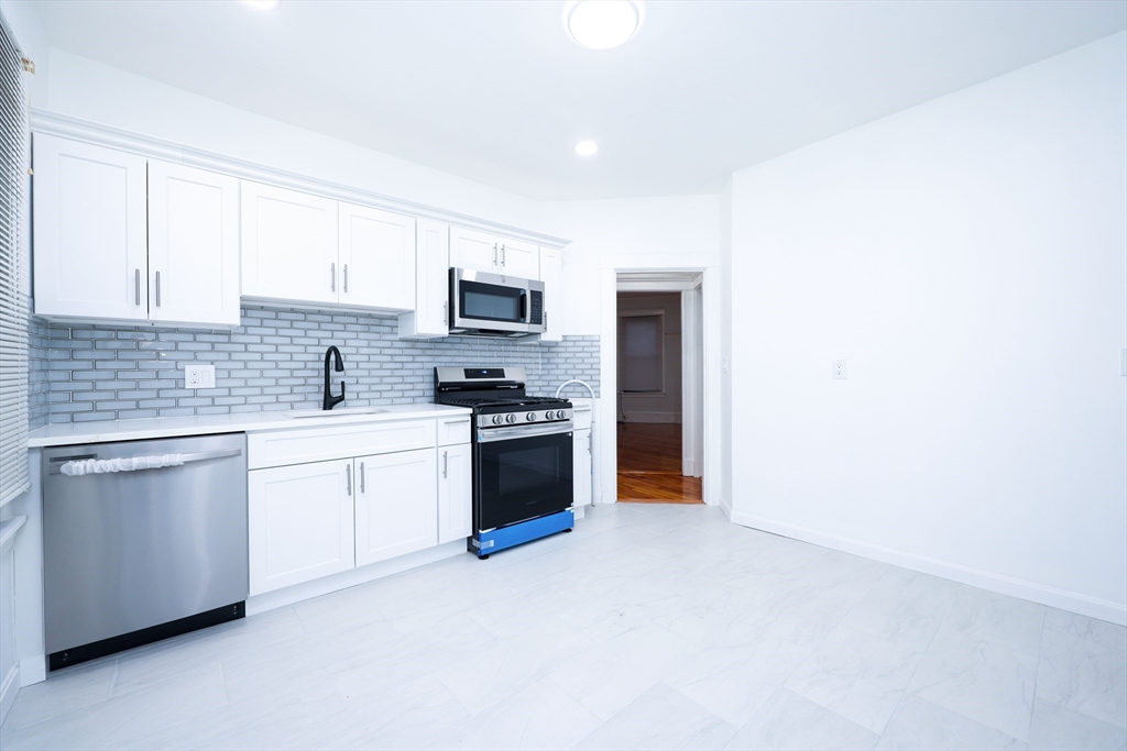 3 bed, 1 bath apartment for rent at 121 Browne St Unit 3, North Brookline — photo 3 of 23