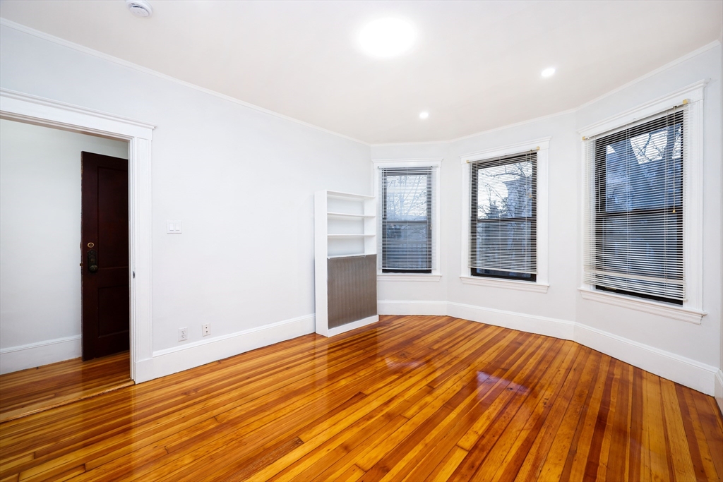 3 bed, 1 bath apartment for rent at 121 Browne St Unit 3, North Brookline — photo 8 of 23