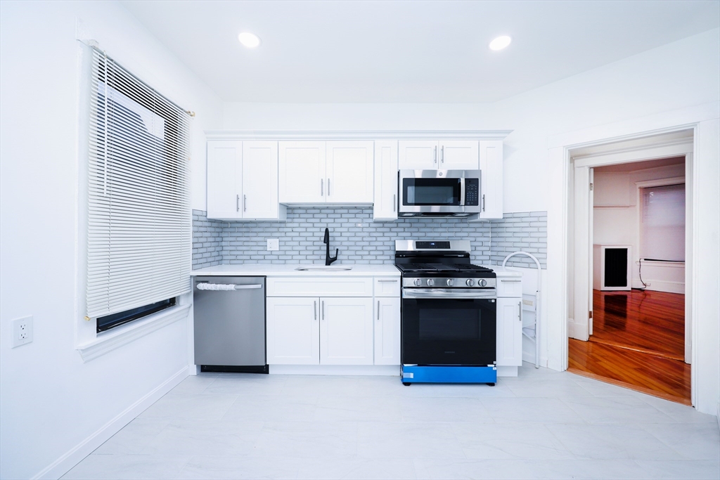 3 bed, 1 bath apartment for rent at 121 Browne St Unit 3, North Brookline — photo 1 of 23