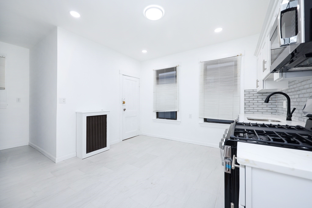 3 bed, 1 bath apartment for rent at 121 Browne St Unit 3, North Brookline — photo 4 of 23