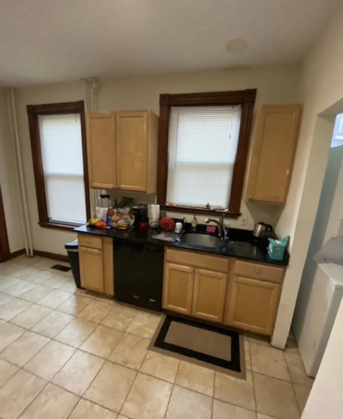 5 bed, 1 bath apartment for rent at 121 Calumet St Unit 2, Mission Hill — photo 1 of 6