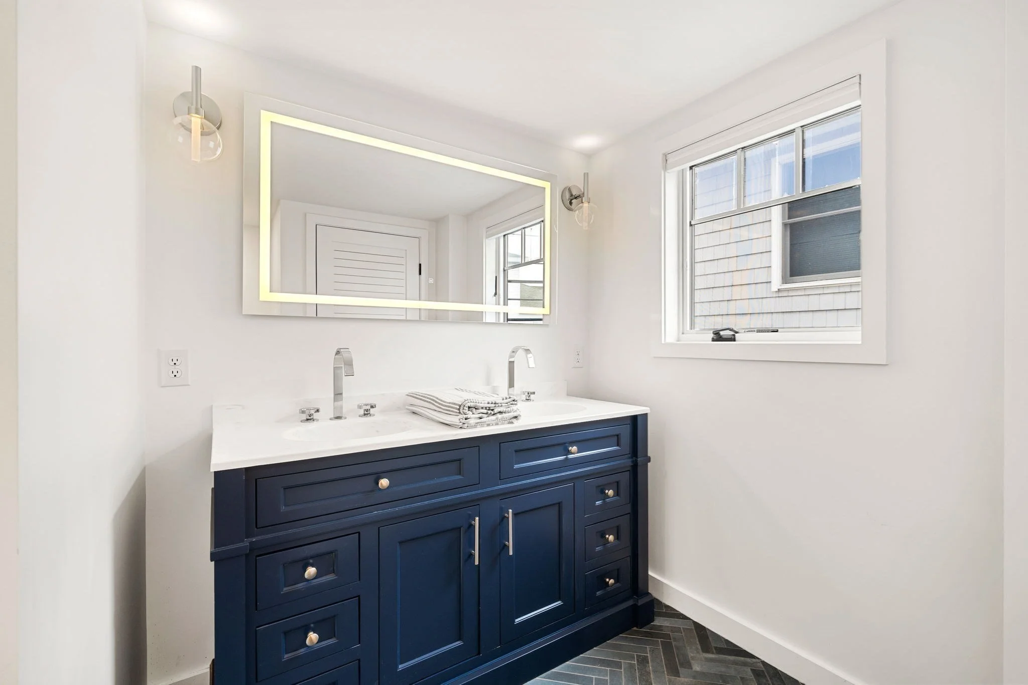 2 bed, 1 bath apartment for rent at 121 Central Ave Unit B, Salisbury Beach — photo 20 of 30