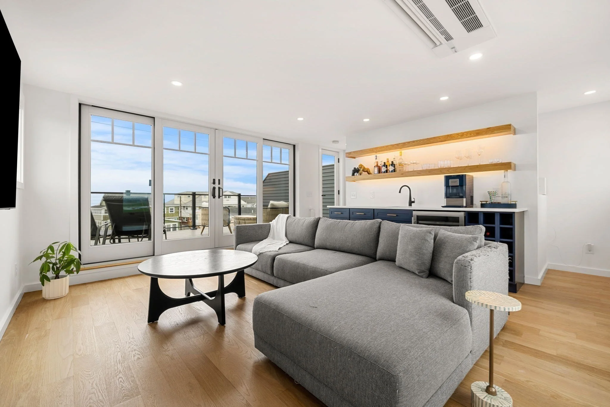 2 bed, 1 bath apartment for rent at 121 Central Ave Unit B, Salisbury Beach — photo 17 of 30