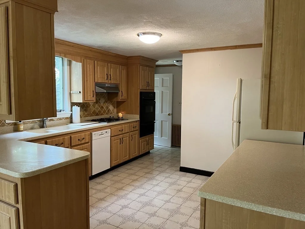 3 bed, 2 bath apartment for rent at 121 Claremont St Unit 0, Newtonville — photo 4 of 21
