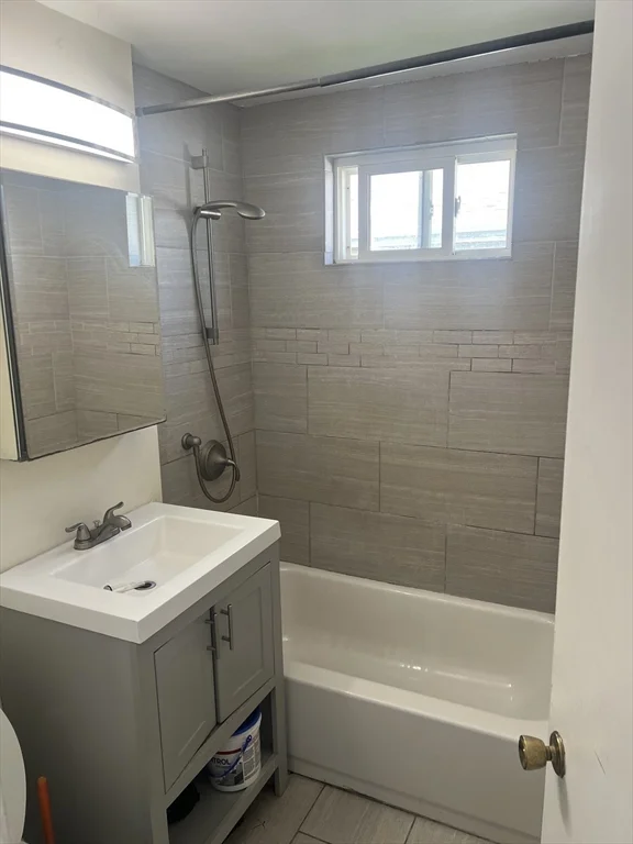 3 bed, 1 bath apartment for rent at 121 Clarence Unit 1, Everett — photo 3 of 7