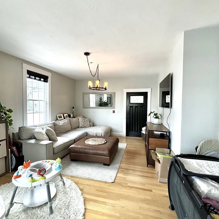 3 bed, 1 bath apartment for rent at 121 East Cottage St Unit 6, Dorchester — photo 4 of 26