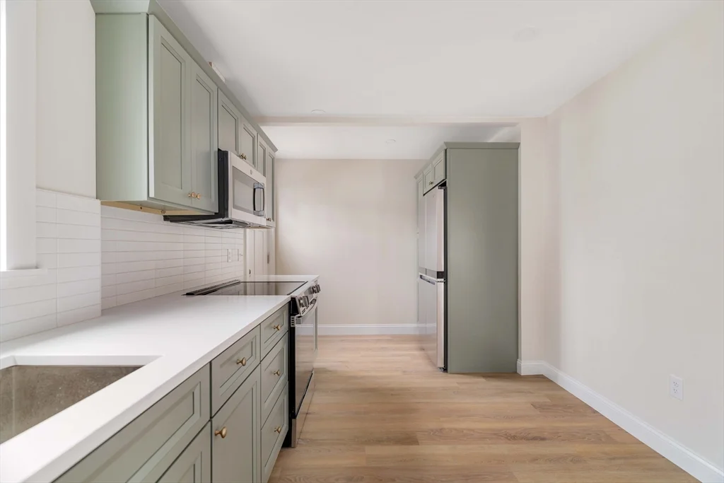 3 bed, 2 bath apartment for rent at 121 Fayette Unit A, Quincy — photo 4 of 19