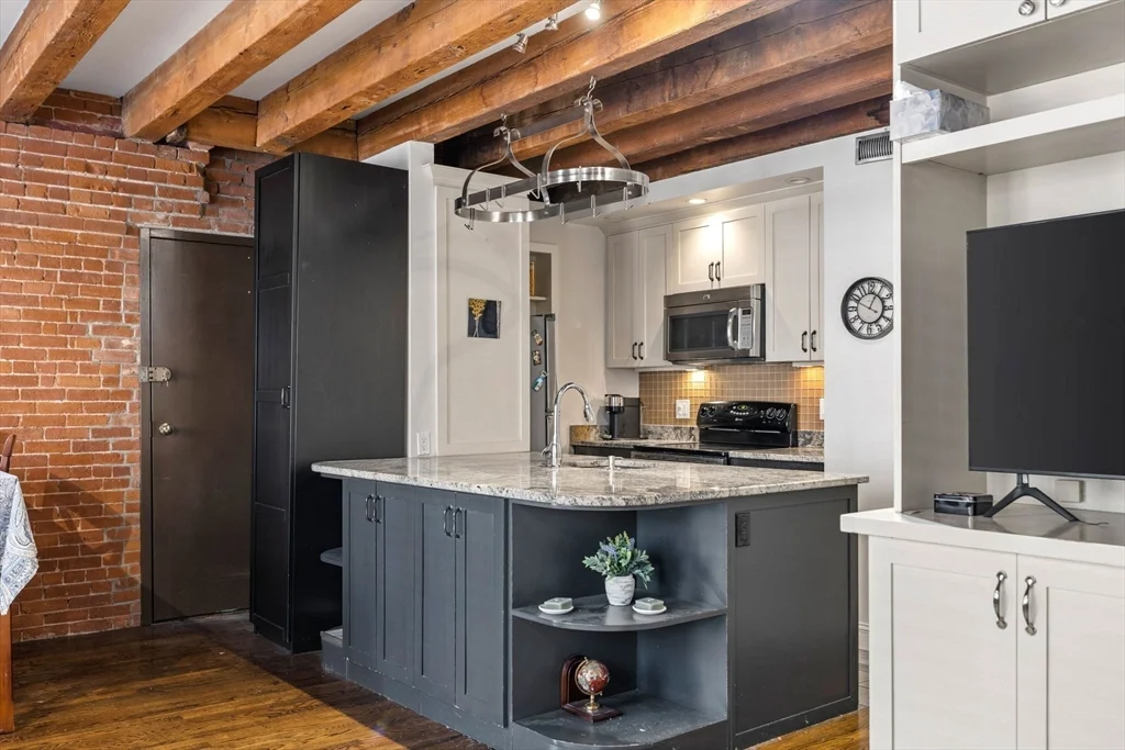 2 bed, 1 bath apartment for rent at 121 Fulton St Unit 3, North End — photo 3 of 21