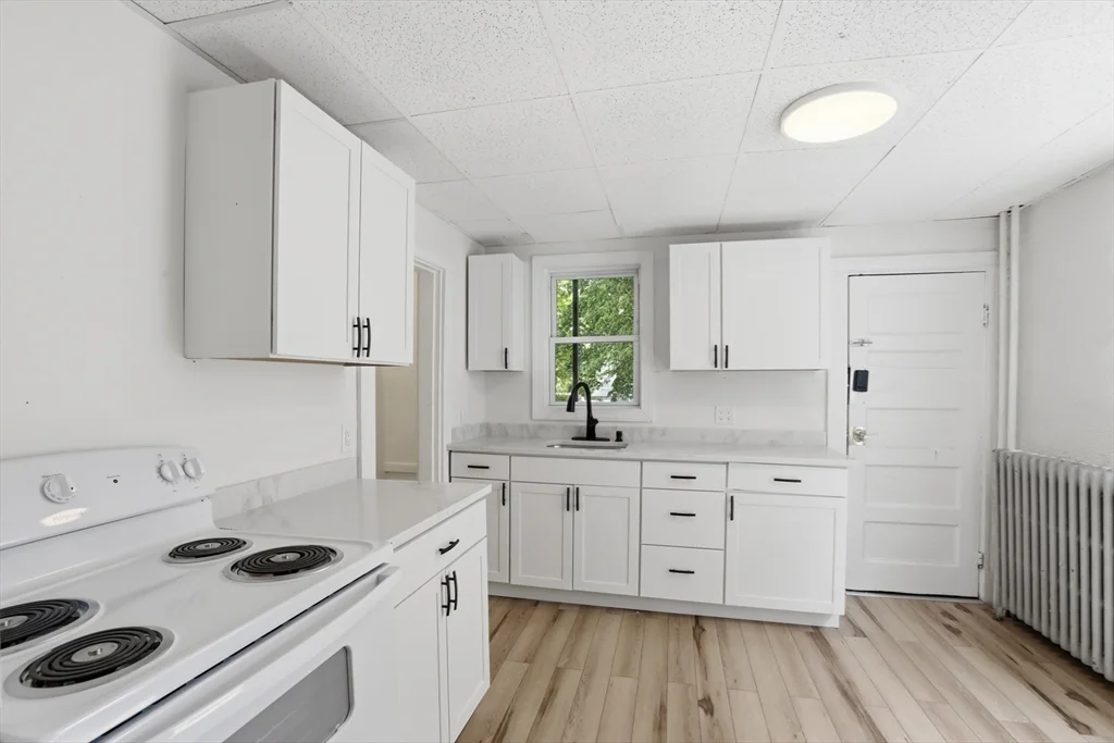 1 bed, 1 bath apartment for rent at 121 Glendale St Unit 1, Everett — photo 14 of 27