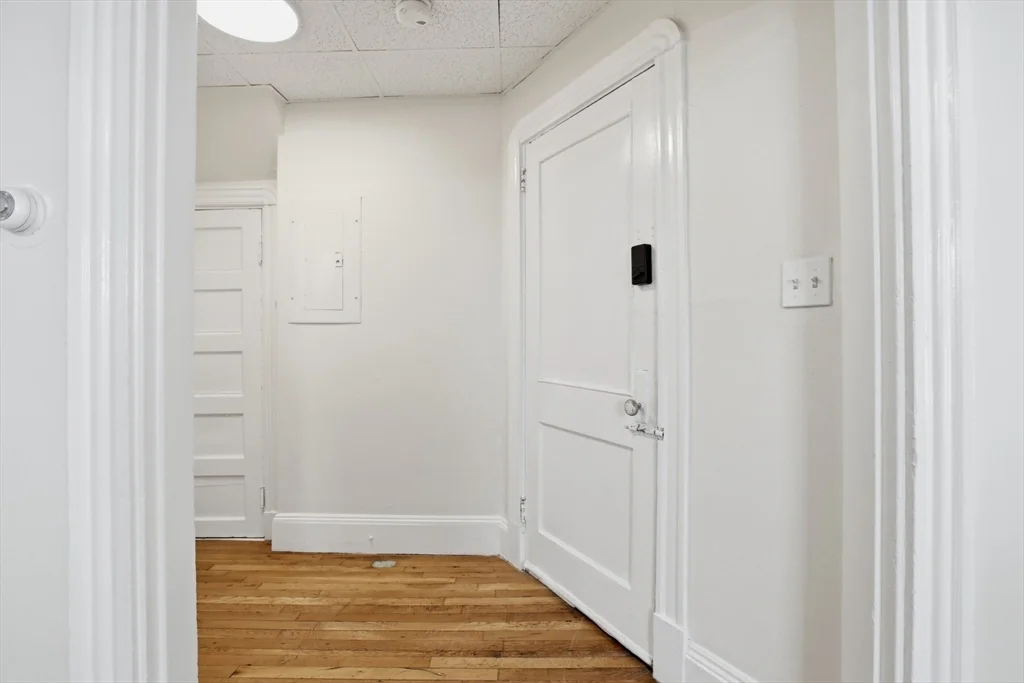 1 bed, 1 bath apartment for rent at 121 Glendale St Unit 1, Everett — photo 7 of 27