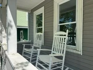 1 bed, 1 bath apartment for rent at 121 Glendale St Unit 1, Everett — photo 1 of 27