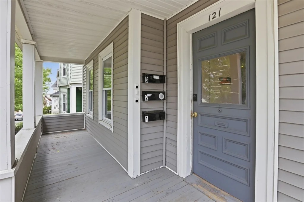 1 bed, 1 bath apartment for rent at 121 Glendale St Unit 1, Everett — photo 2 of 27