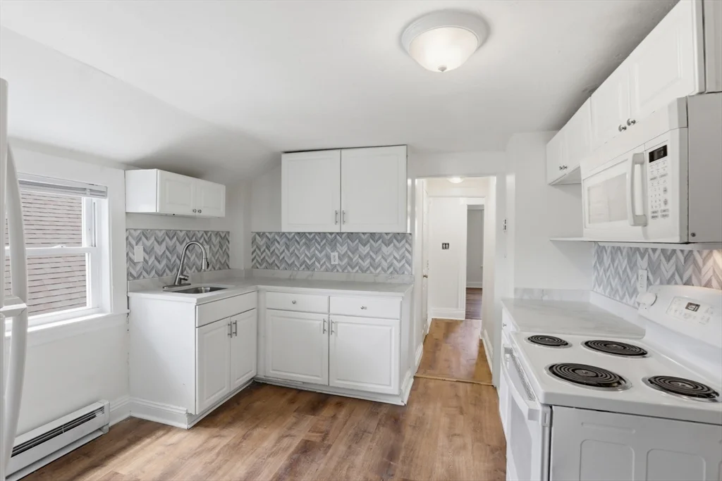 1 bed, 1 bath apartment for rent at 121 Glendale St Unit 3, Everett — photo 3 of 24