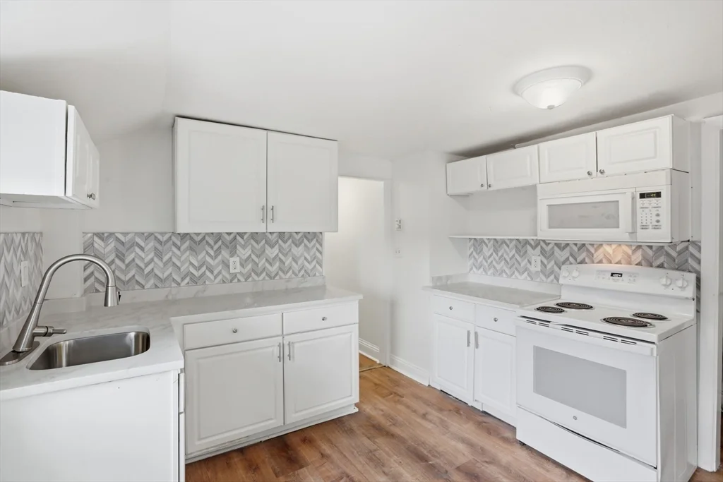 1 bed, 1 bath apartment for rent at 121 Glendale St Unit 3, Everett — photo 13 of 24