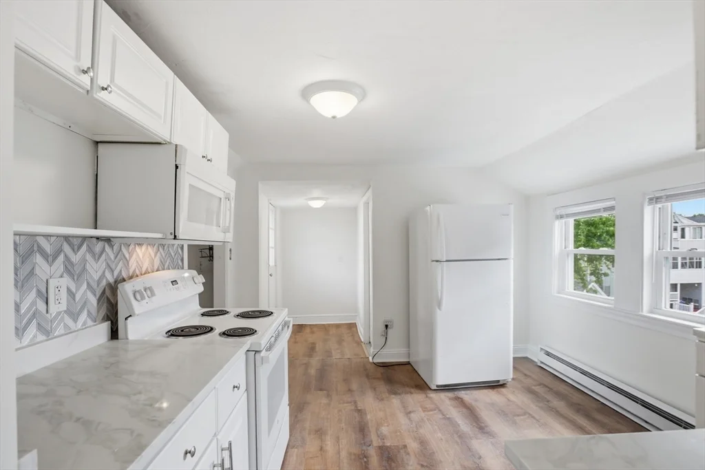 1 bed, 1 bath apartment for rent at 121 Glendale St Unit 3, Everett — photo 2 of 24