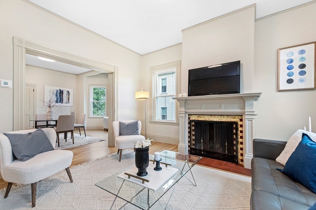 2 bed, 1 bath apartment for rent at 121 Hewlett St Unit 1, Roslindale — photo 4 of 27