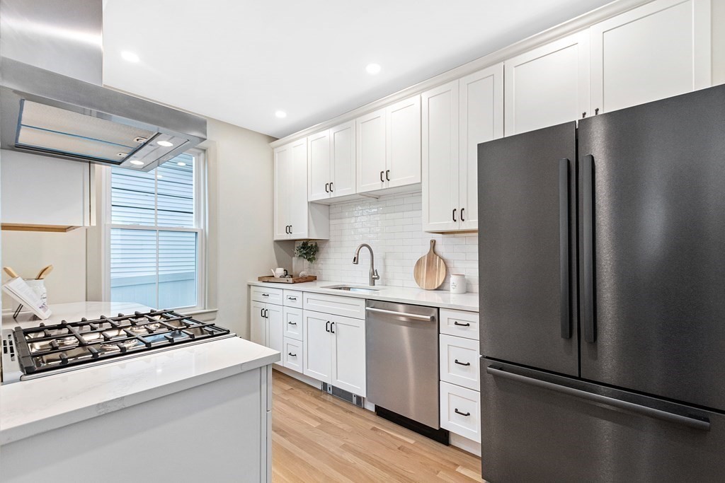 2 bed, 1 bath apartment for rent at 121 Hewlett St Unit 1, Roslindale — photo 11 of 27