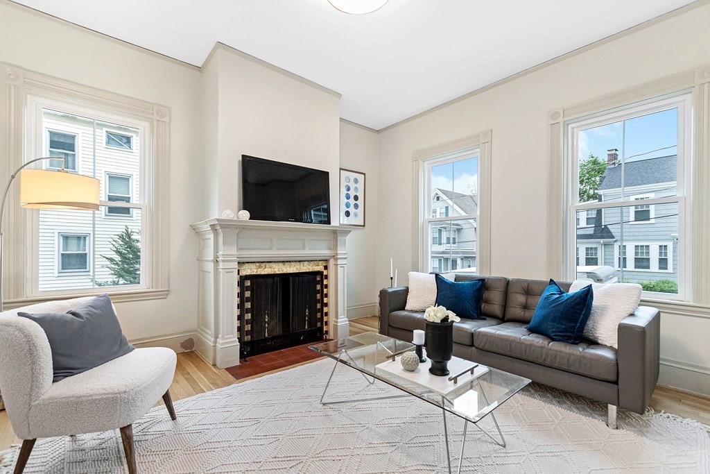 2 bed, 1 bath apartment for rent at 121 Hewlett St Unit 1, Roslindale — photo 5 of 27