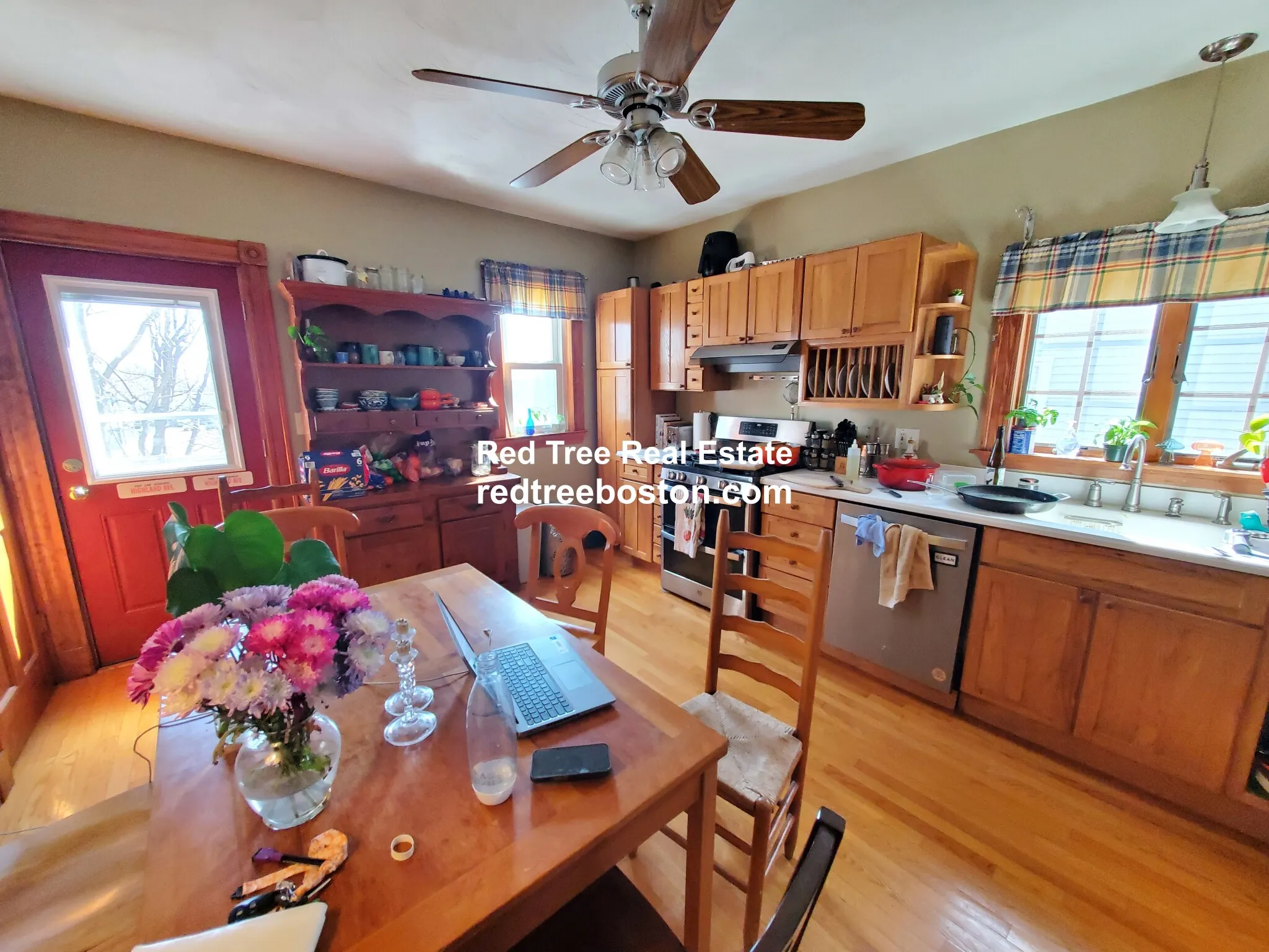 5 bed, 2 bath apartment for rent at 121 Lowell St Unit 2, Powder House Square — photo 4 of 25