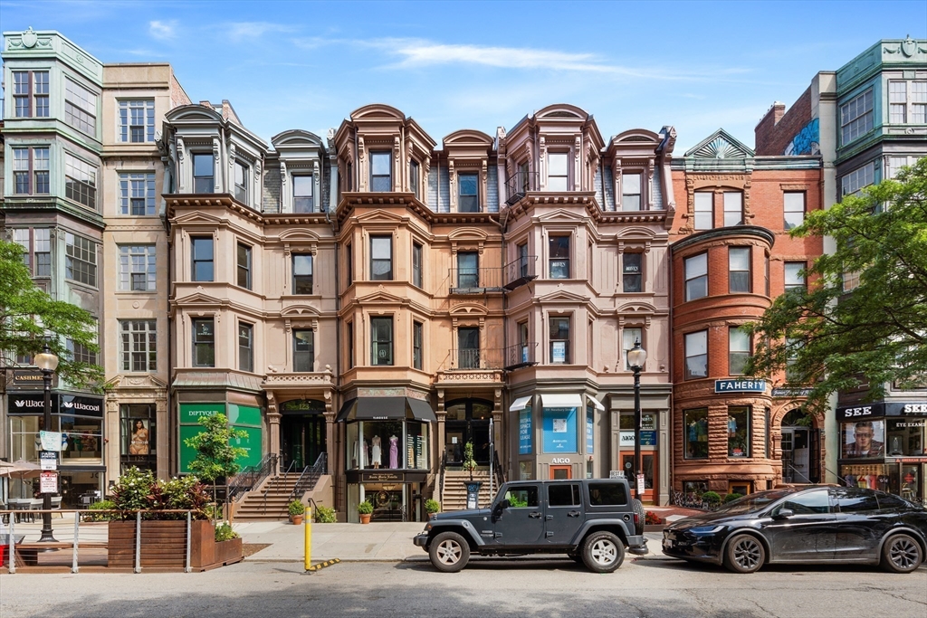 3 bed, 2 bath apartment for rent at 121 Newbury St Unit 4, Back Bay — photo 1 of 12