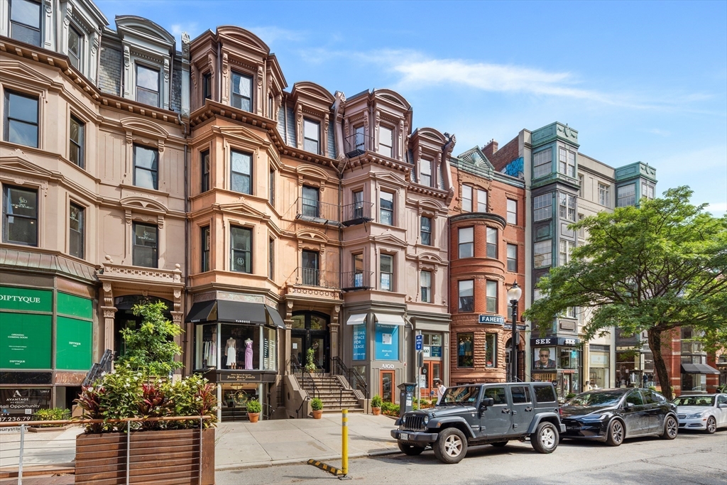 3 bed, 2 bath apartment for rent at 121 Newbury St Unit 4, Back Bay — photo 2 of 12