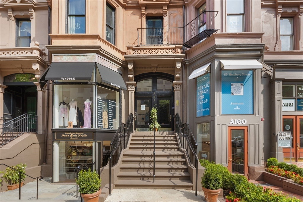 3 bed, 2 bath apartment for rent at 121 Newbury St Unit 4, Back Bay — photo 3 of 12