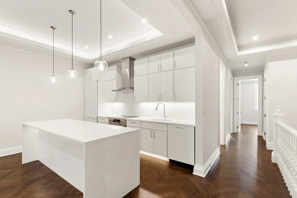 3 bed, 2 bath apartment for rent at 121 Newbury St Unit PH, Back Bay — photo 1 of 25