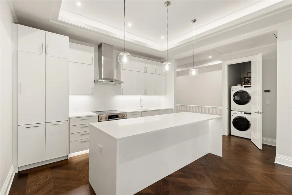 3 bed, 2 bath apartment for rent at 121 Newbury St Unit PH, Back Bay — photo 3 of 25