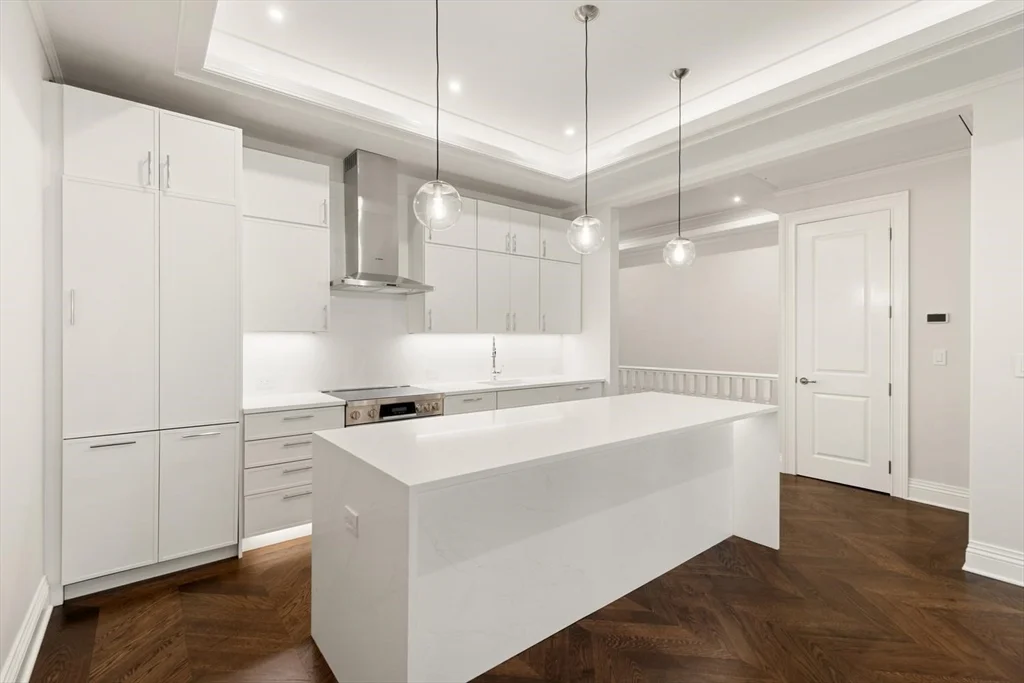 3 bed, 2 bath apartment for rent at 121 Newbury St Unit PH, Back Bay — photo 2 of 25