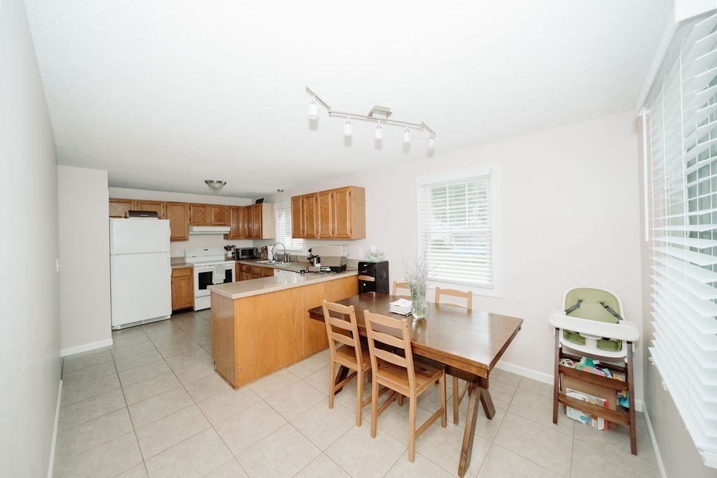 3 bed, 1 bath apartment for rent at 121 Otis St Unit B, Westfield — photo 3 of 15