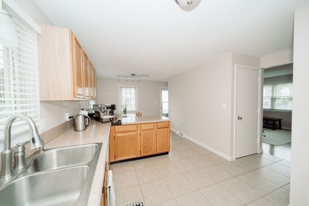3 bed, 1 bath apartment for rent at 121 Otis St Unit B, Westfield — photo 2 of 15