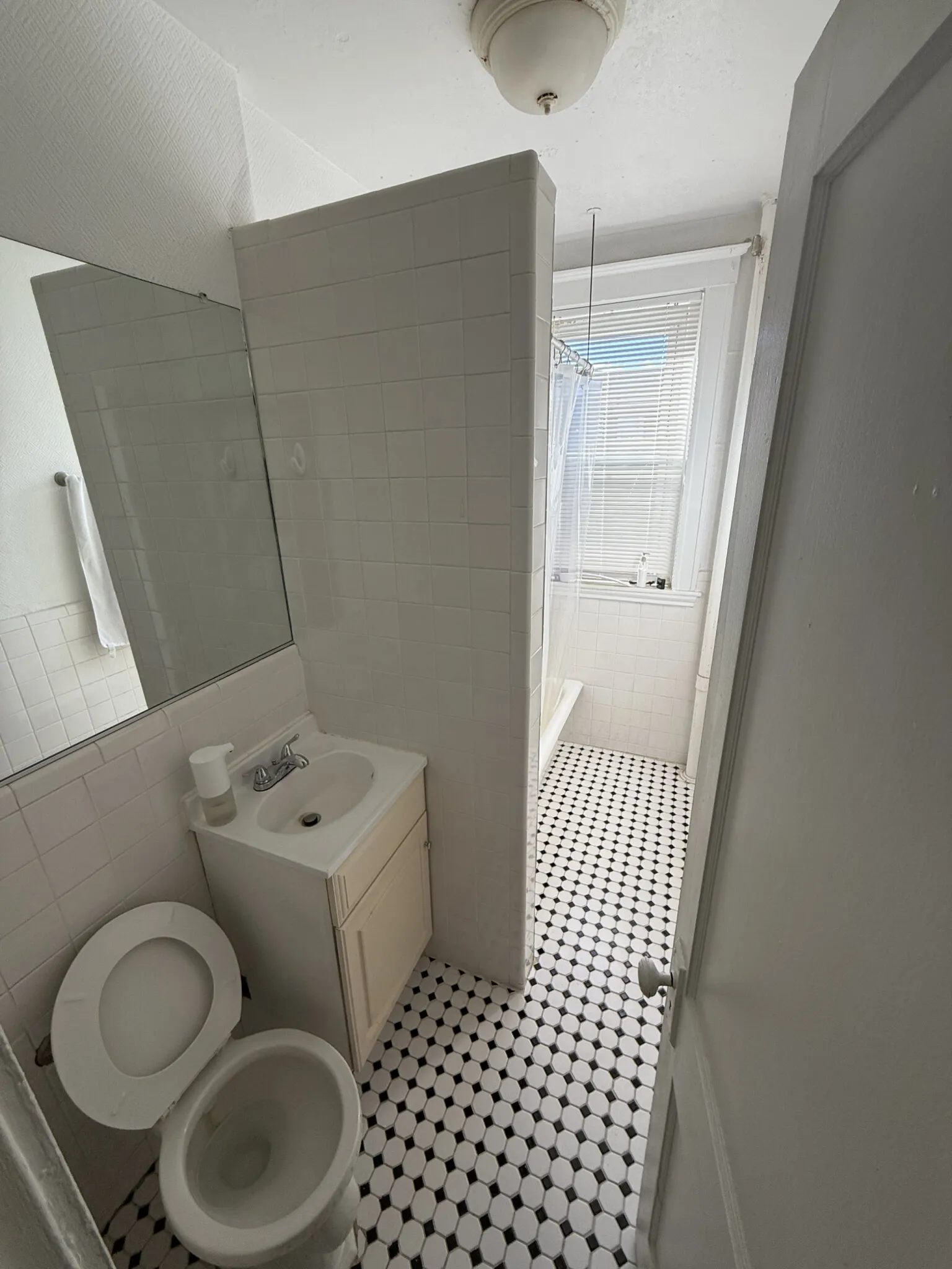 Studio bed, 1 bath apartment for rent at 121 Park Dr Unit 40, Fenway — photo 3 of 11
