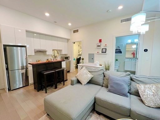 1 bed, 1 bath apartment for rent at 121 Portland St Unit 406, Bulfinch Crossing — photo 2 of 20