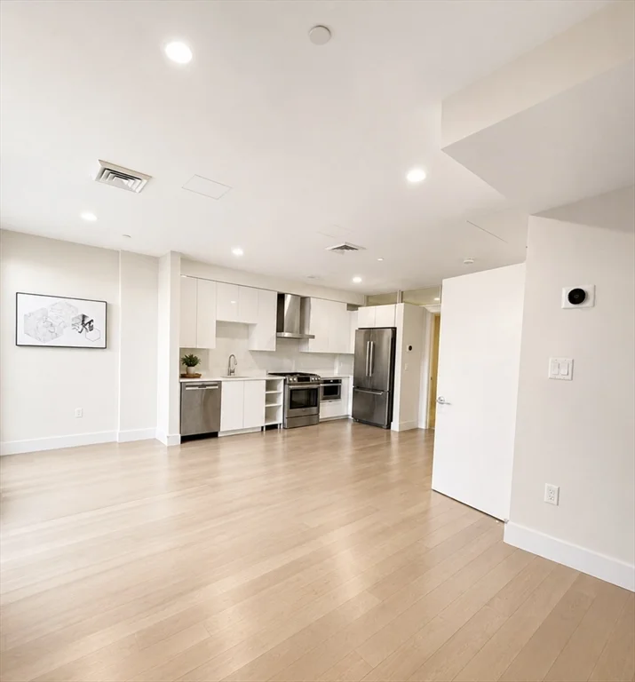 1 bed, 1 bath apartment for rent at 121 Portland St Unit 703, West End — photo 2 of 12