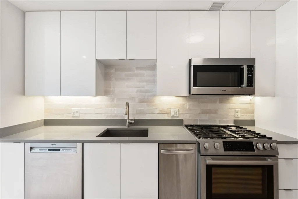 2 bed, 2 bath apartment for rent at 121 Portland St Unit 708, West End — photo 4 of 36