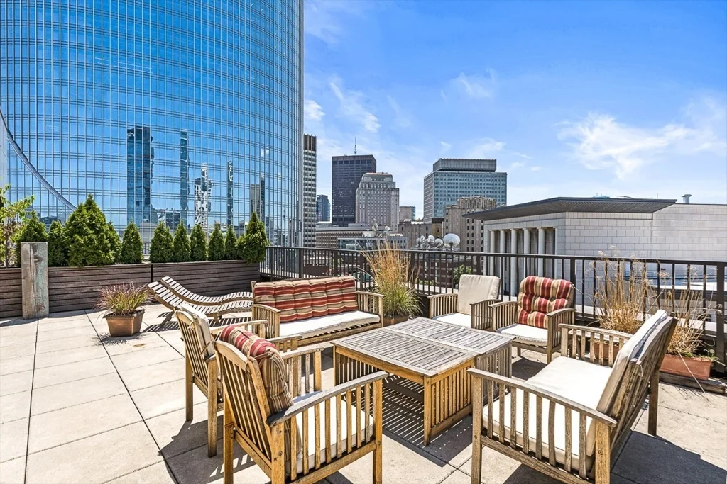 1 bed, 1 bath apartment for rent at 121 Portland St Unit PH3, North End — photo 3 of 23