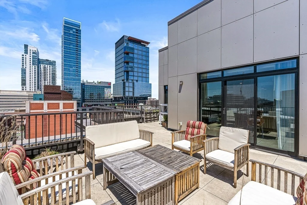 1 bed, 1 bath apartment for rent at 121 Portland St Unit PH3, North End — photo 4 of 23