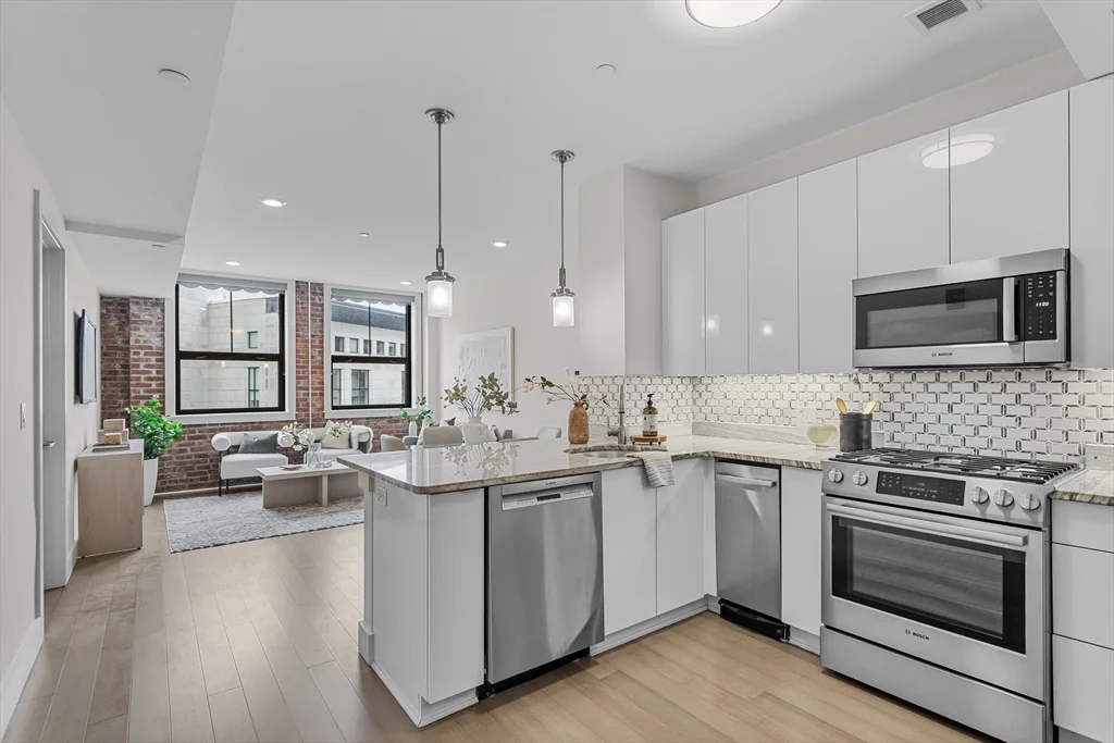 2 bed, 2 bath apartment for rent at 121 Portland Unit 601, West End — photo 2 of 18