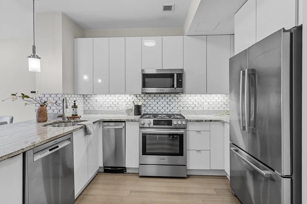 2 bed, 2 bath apartment for rent at 121 Portland Unit 601, West End — photo 1 of 18