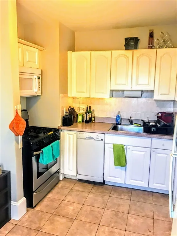 3 bed, 2 bath apartment for rent at 121 Richdale Ave Unit 2, Neighborhood Nine — photo 7 of 8