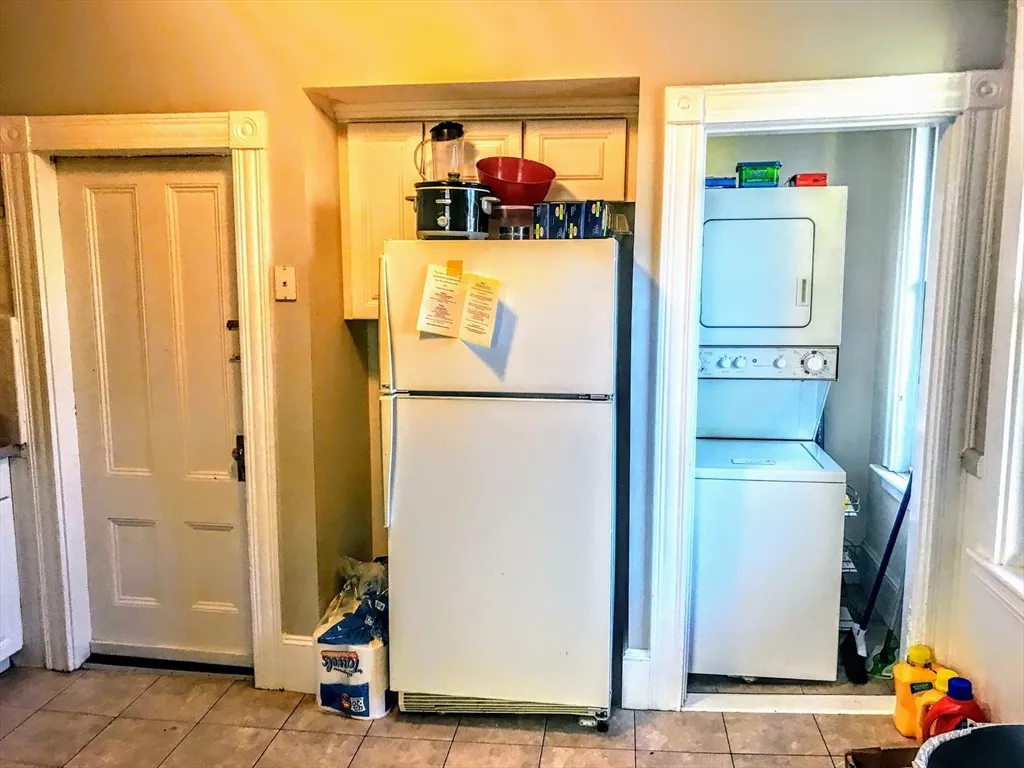 3 bed, 2 bath apartment for rent at 121 Richdale Ave Unit 2, Neighborhood Nine — photo 8 of 8
