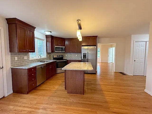 3 bed, 2 bath apartment for rent at 121 Robin Hill Rd Unit B, Groton — photo 7 of 18