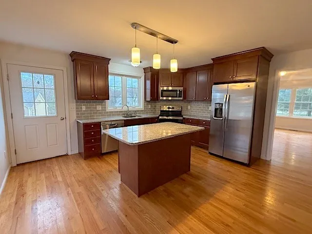 3 bed, 2 bath apartment for rent at 121 Robin Hill Rd Unit B, Groton — photo 5 of 18