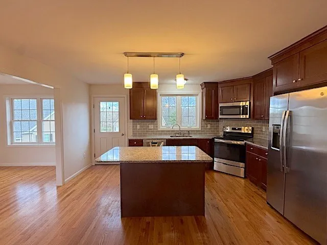 3 bed, 2 bath apartment for rent at 121 Robin Hill Rd Unit B, Groton — photo 4 of 18