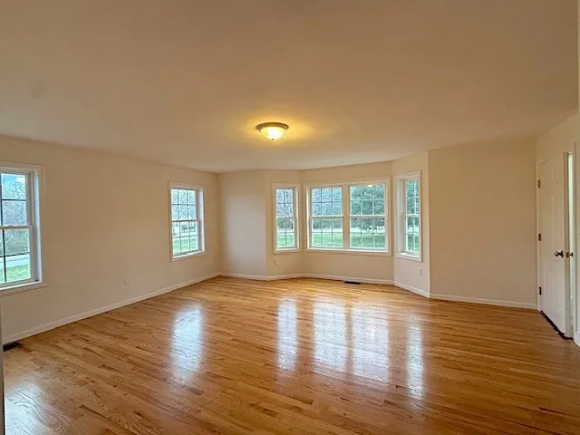 3 bed, 2 bath apartment for rent at 121 Robin Hill Rd Unit B, Groton — photo 2 of 18